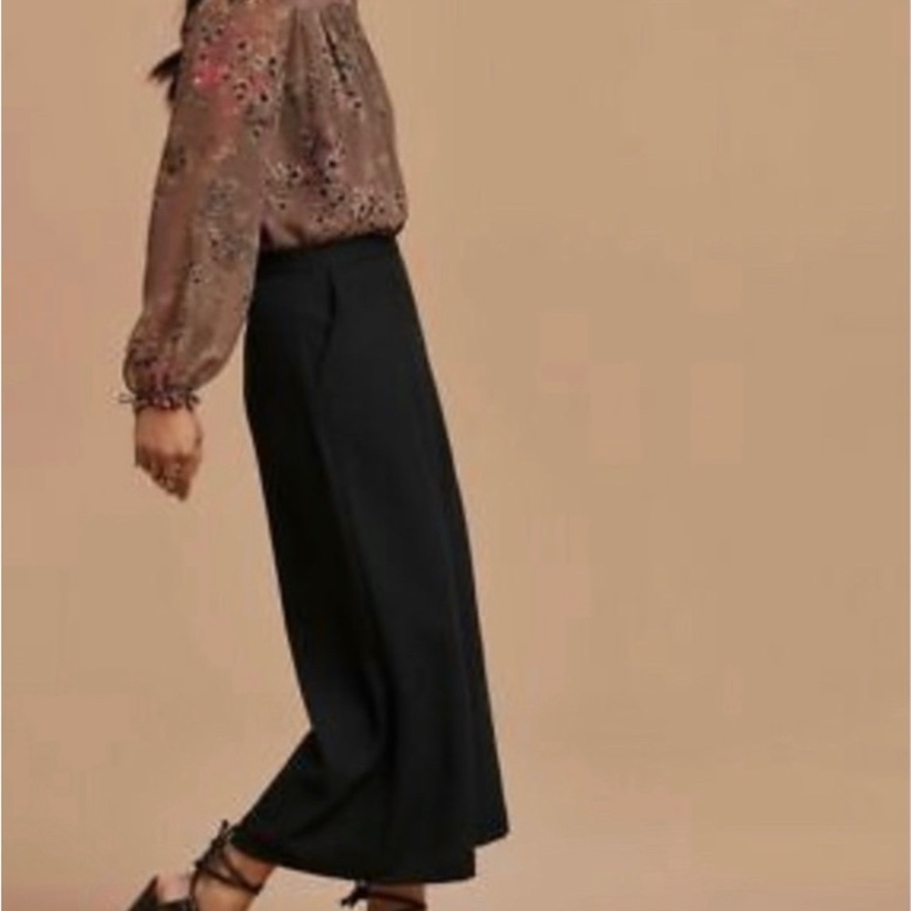 Aritzia Wide Leg Cropped Culotte Pants Black Size 6 Fits Small Minimal Chic - Picture 4 of 7